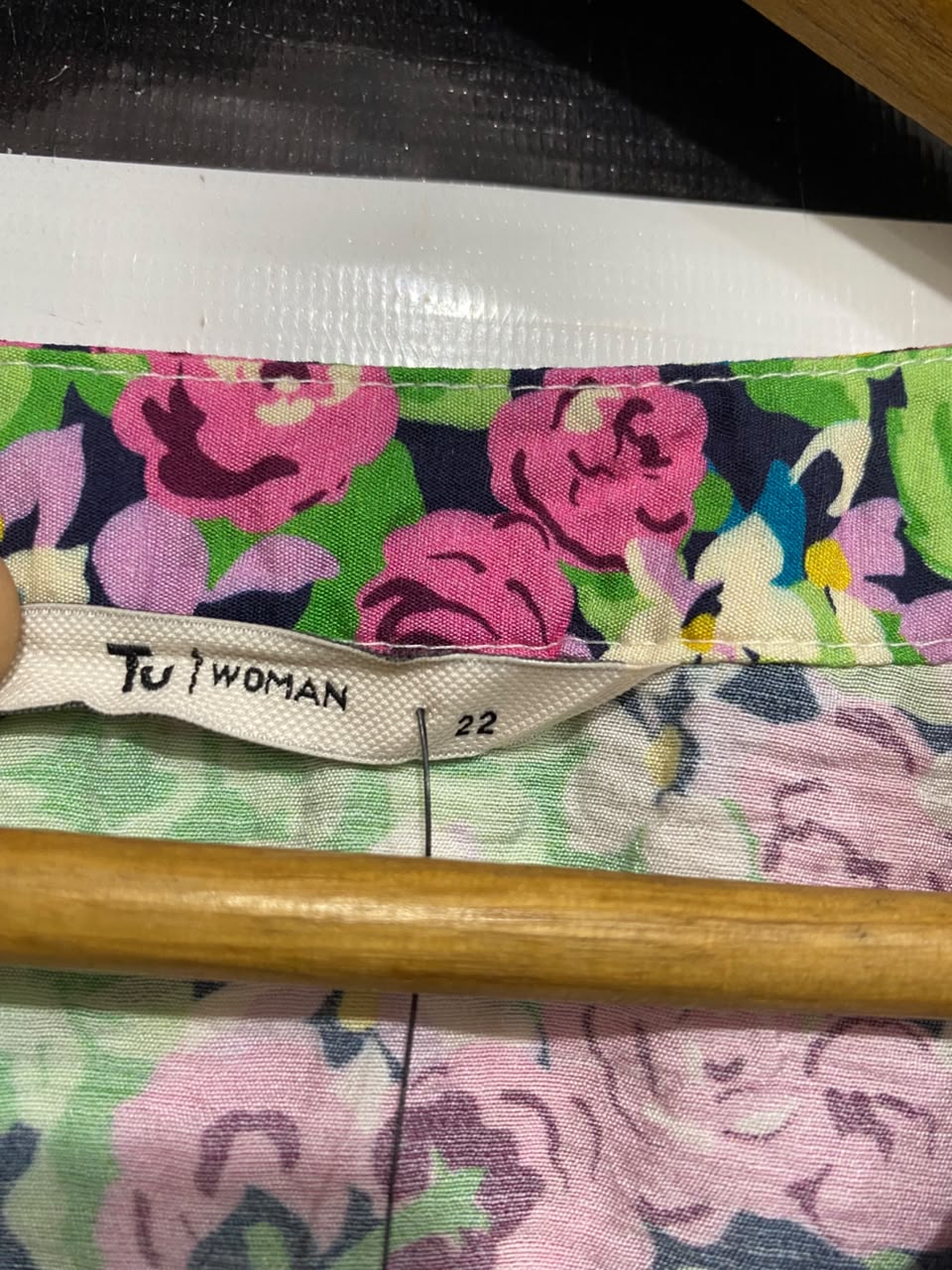 TU WOMAN |XL| BUST 25| A23| MULTICOLOR FLORAL V-NECK SHORT-SLEEVE BLOUSE | VIBRANT CASUAL SUMMER TOP