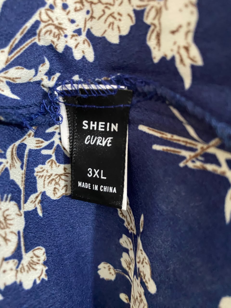 SHEIN CURVE |XL| BUST 22| A23| NAVY BLUE AND WHITE FLORAL V-NECK TIE-WAIST MIDI DRESS