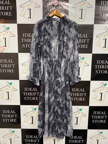 |M| BUST 17| A23| GREY AND BLACK ABSTRACT FLORAL SMOCKED LONG-SLEEVE MIDI DRESS