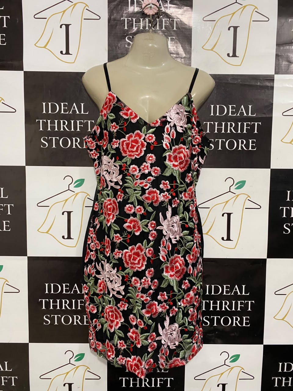 QUIZ |M| BUST 18| A23| BLACK AND RED FLORAL EMBROIDERED SLIP DRESS | V-NECK CAMI PARTY DRESS