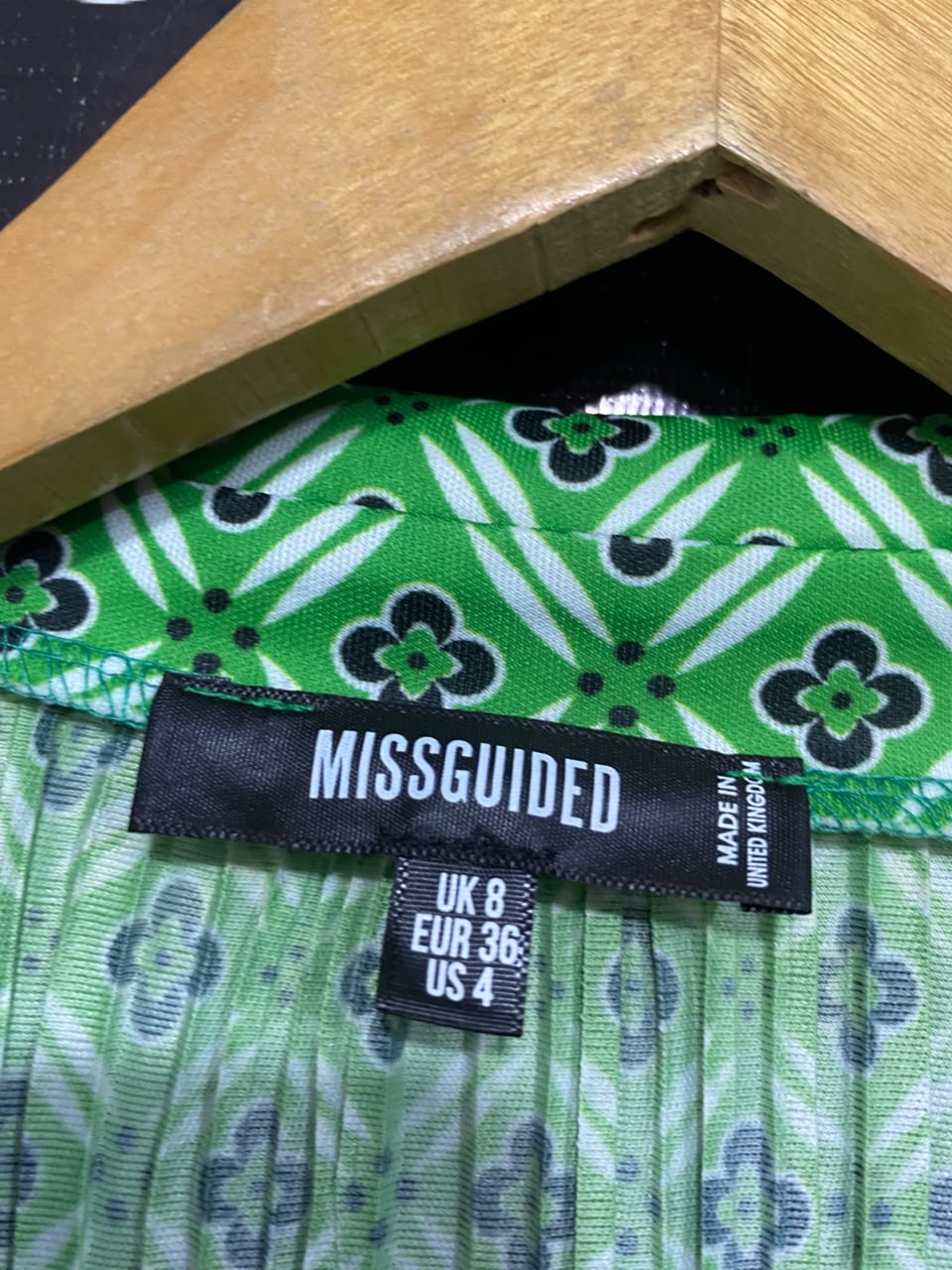 MISSGUIDED |S| BUST 17| A22| GREEN GEOMETRIC PRINT RUFFLED LONG-SLEEVE SHIRT | BUTTON-DOWN PEPLUM TOP