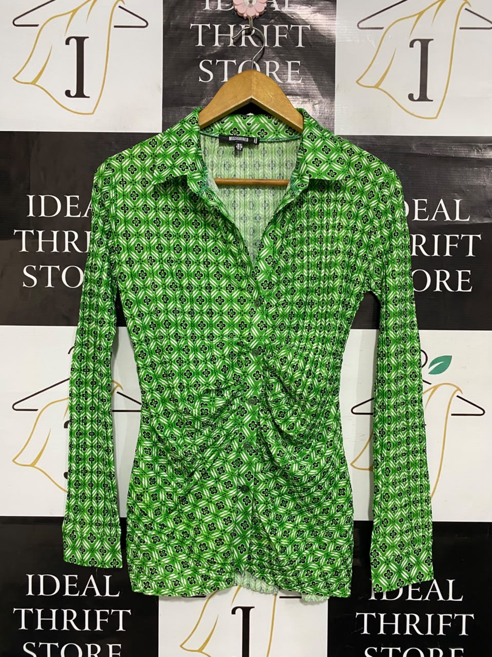 MISSGUIDED |S| BUST 17| A22| GREEN GEOMETRIC PRINT RUFFLED LONG-SLEEVE SHIRT | BUTTON-DOWN PEPLUM TOP