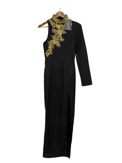 PRETTYLITTLE THING |S| BUST 16| A24| BLACK AND GOLD FLORAL EMBROIDERED ASYMMETRIC MAXI DRESS | GLAMOROUS ONE-SHOULDER SLIT GOWN