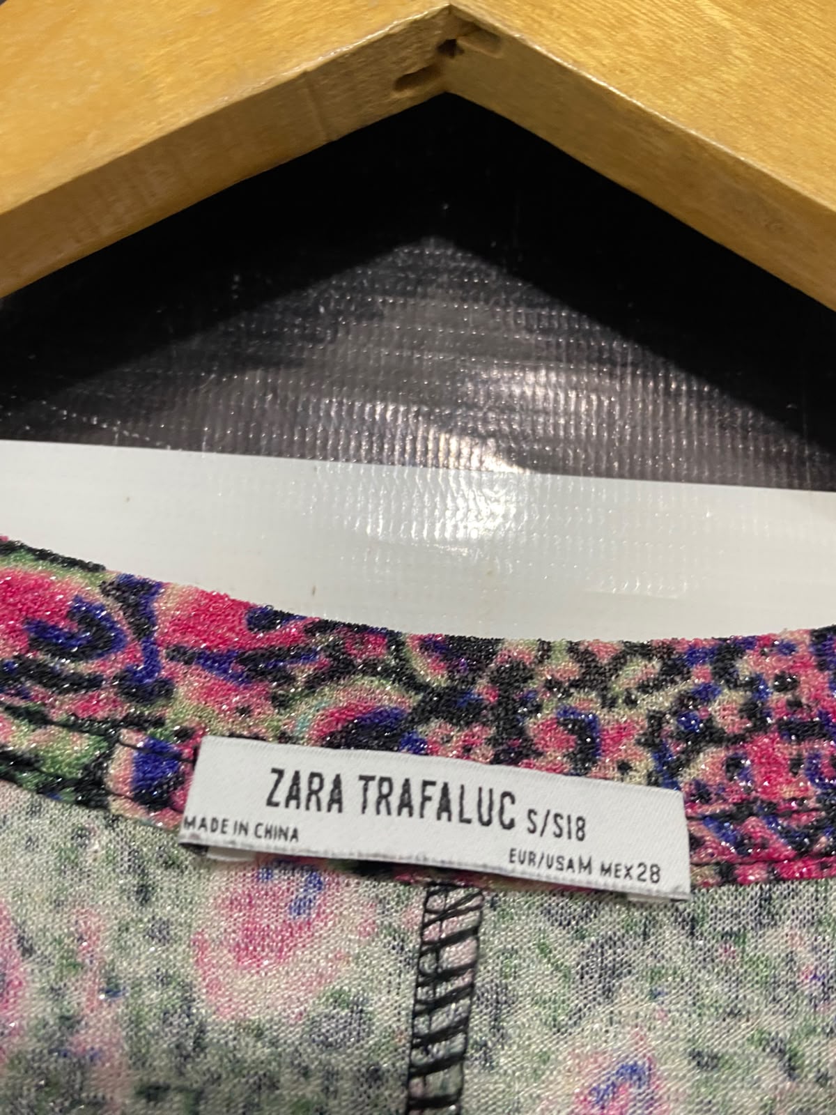 ZARA TRAFALUC |L| BUST 20| A24| MULTICOLOR ABSTRACT PRINT RUFFLE-SHOULDER LONG-SLEEVE MIDI DRESS