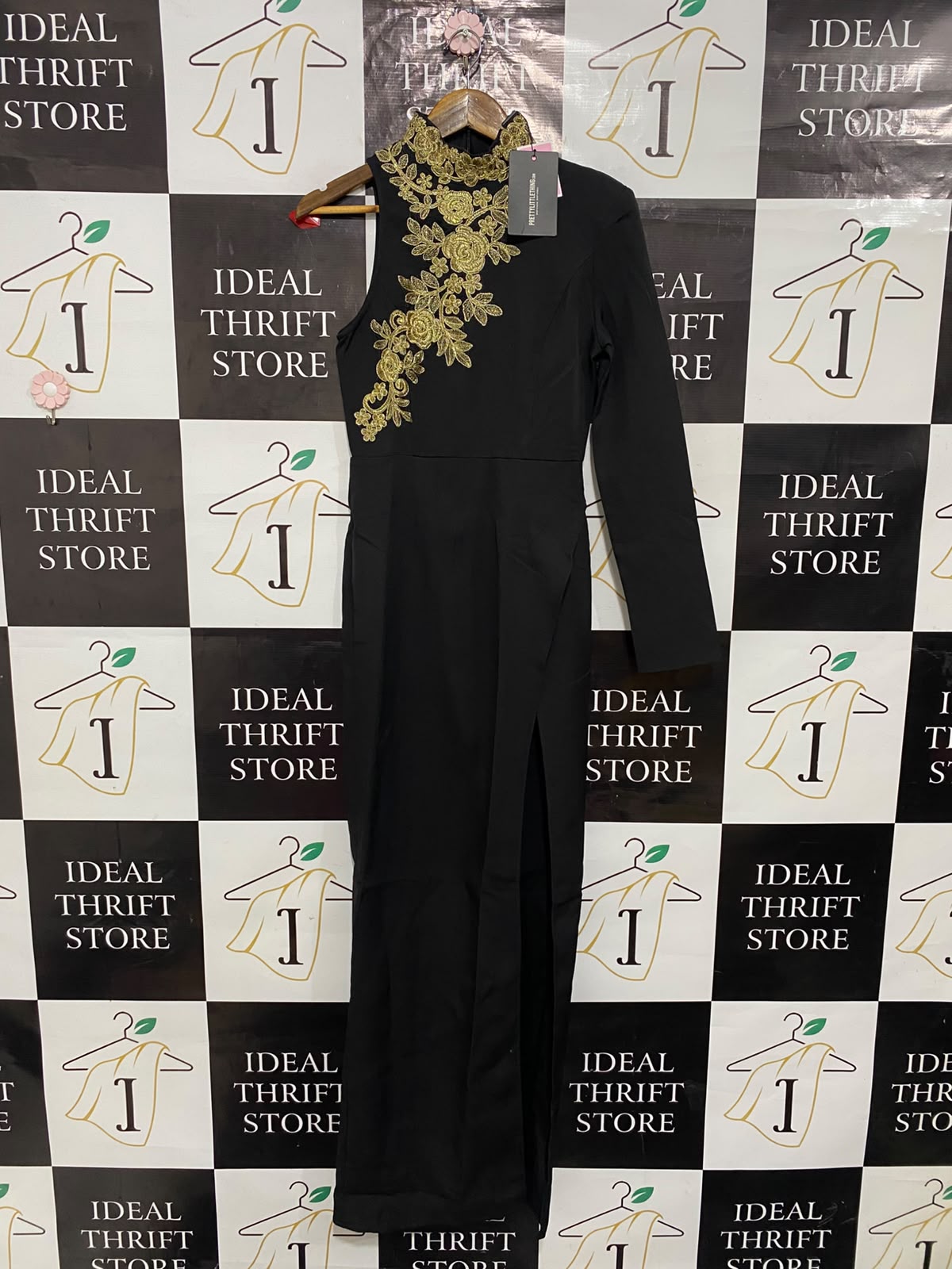 PRETTYLITTLE THING |S| BUST 16| A24| BLACK AND GOLD FLORAL EMBROIDERED ASYMMETRIC MAXI DRESS | GLAMOROUS ONE-SHOULDER SLIT GOWN
