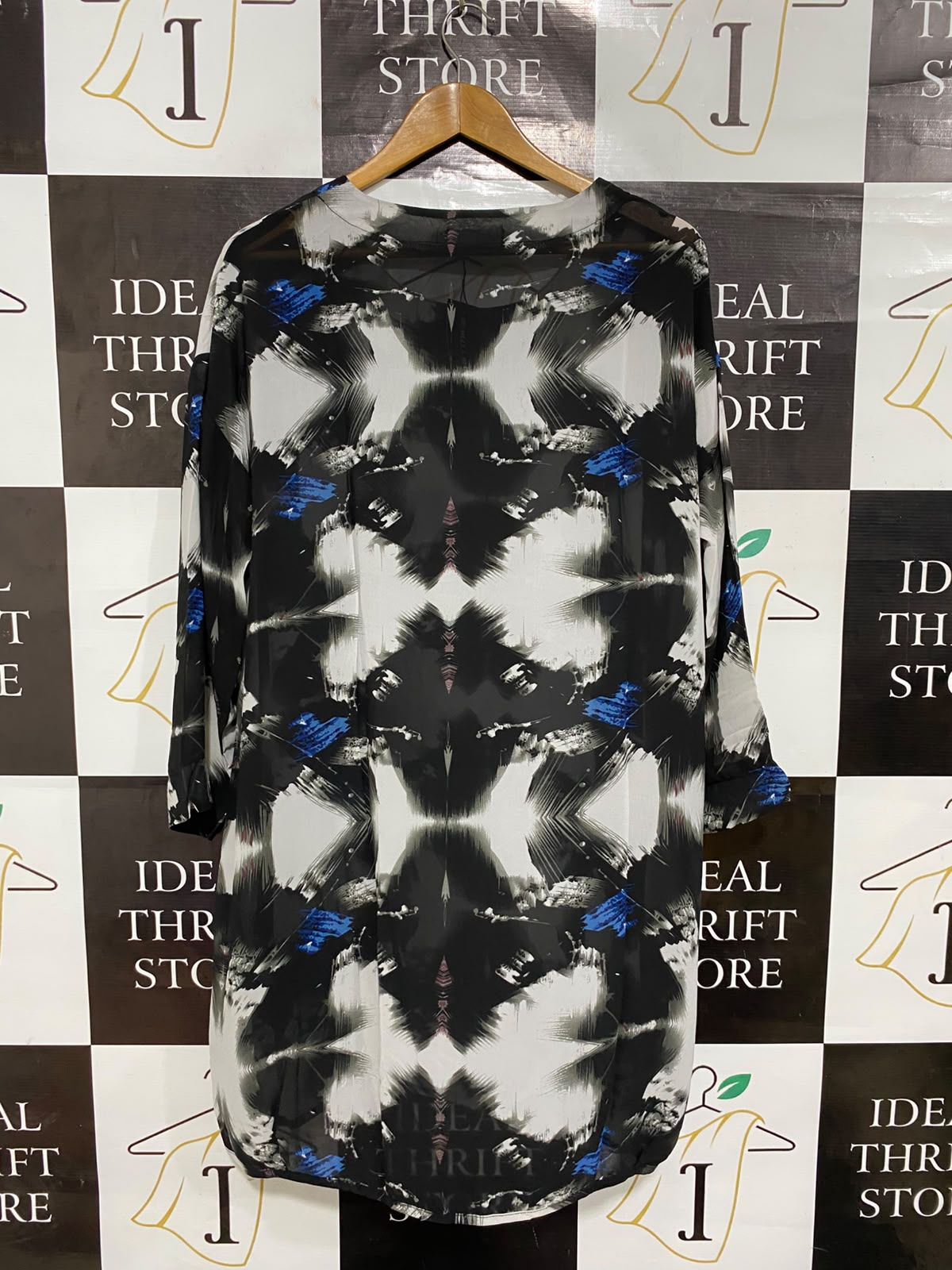 BELLA BLUE |L/XL| BUST 22| A24| BLUE BLACK, WHITE, AND BLUE ABSTRACT BRUSHSTROKE PRINT TUNIC TOP | ARTISTIC OVERSIZED BLOUSE
