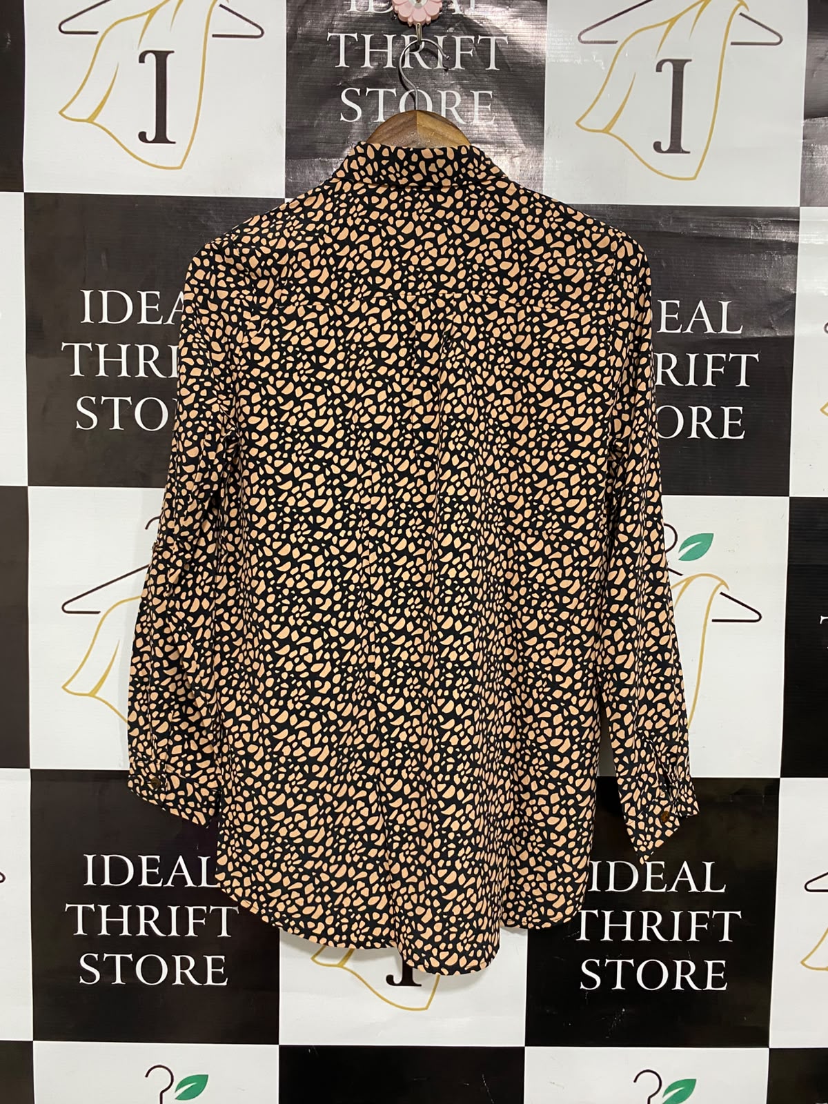 MODERNO |L| BUST 20| A24| BLACK AND PEACH ABSTRACT ANIMAL PRINT LONG-SLEEVE BUTTON-UP SHIRT | BOLD UTILITY BLOUSE