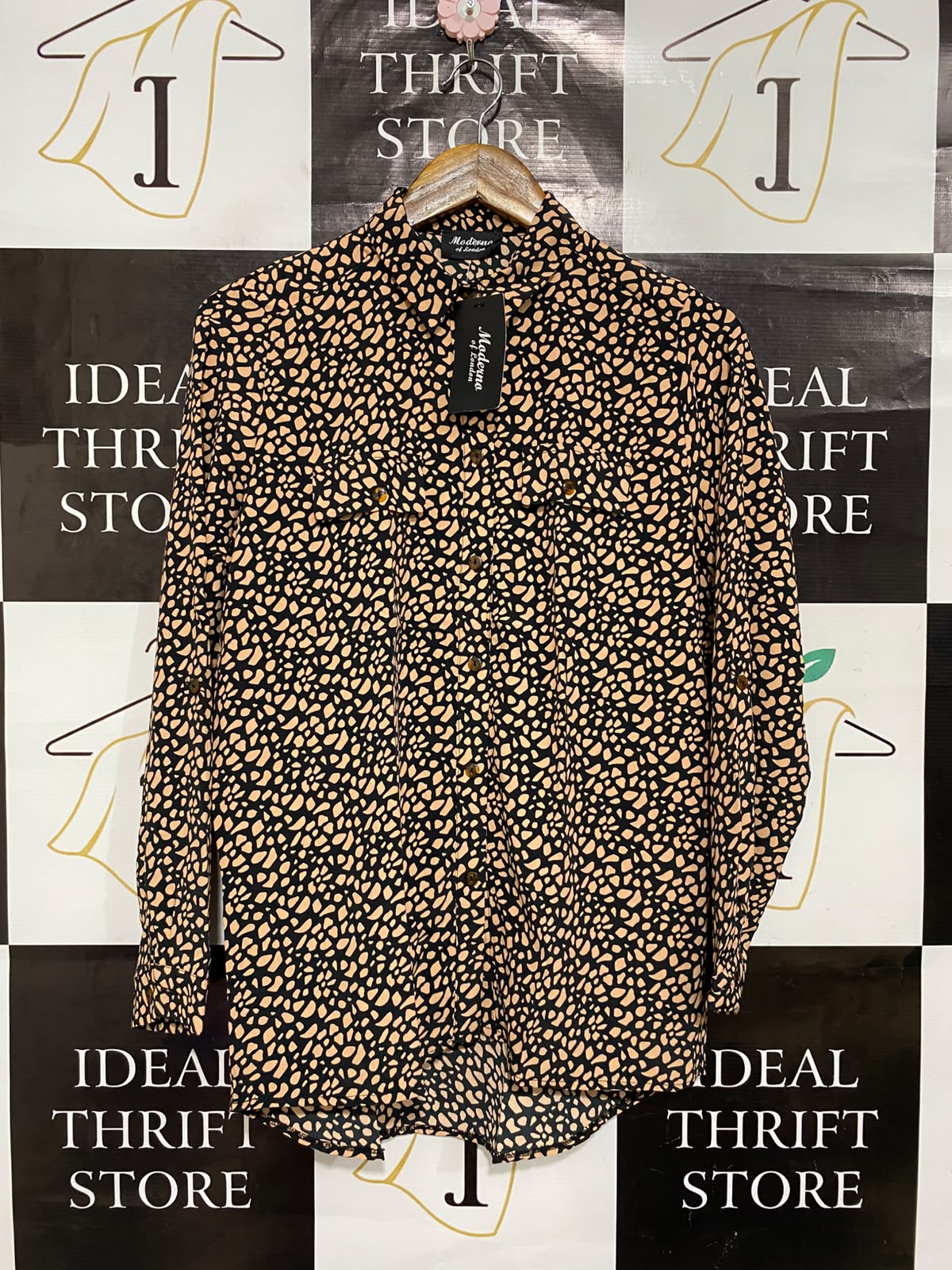 MODERNO |L| BUST 20| A24| BLACK AND PEACH ABSTRACT ANIMAL PRINT LONG-SLEEVE BUTTON-UP SHIRT | BOLD UTILITY BLOUSE