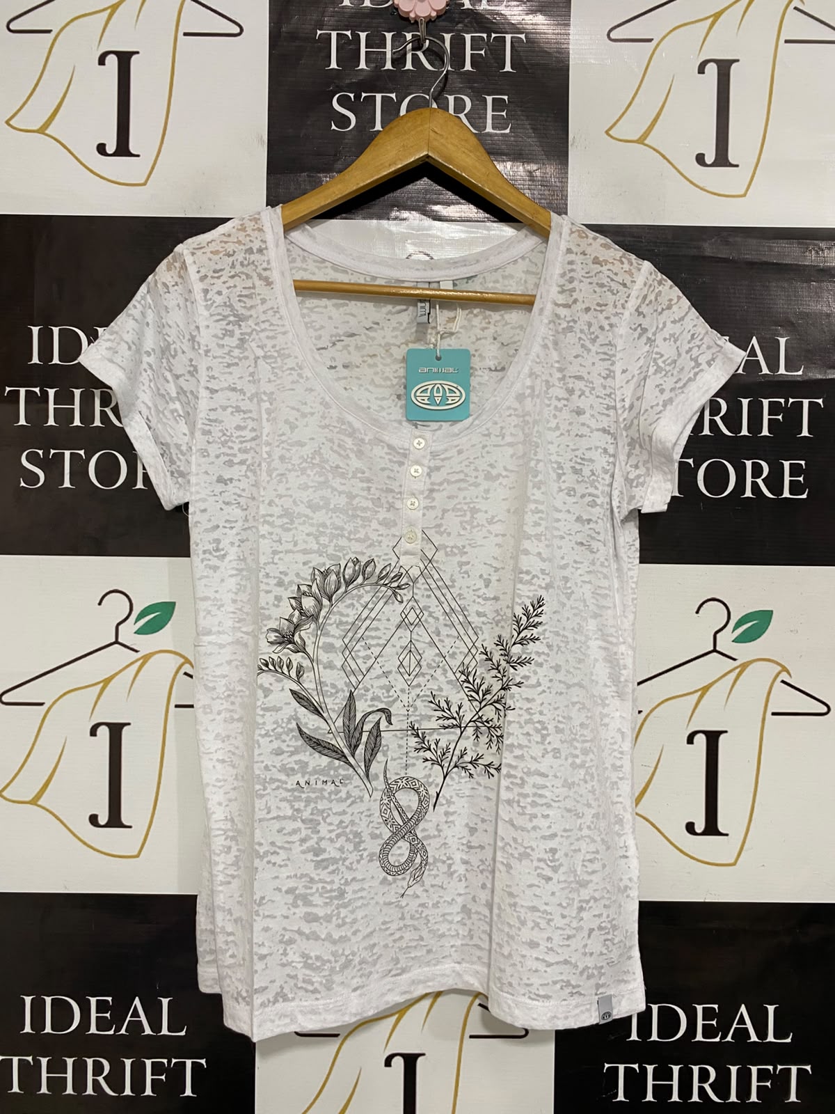 ANIMAL |XL| BUST 23| A23| ANIMAL WHITE BURNT-OUT GEOMETRIC BOTANICAL GRAPHIC HENLEY TEE