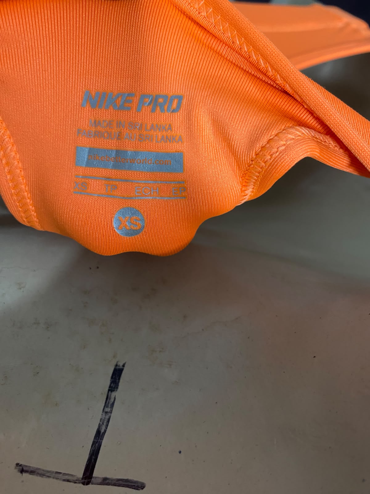 NIKE PRO |XS| BUST 14| A23| VIBRANT NEON ORANGE ATHLETIC SPORTS BRA | PERFORMANCE RACERBACK WORKOUT CROP TOP