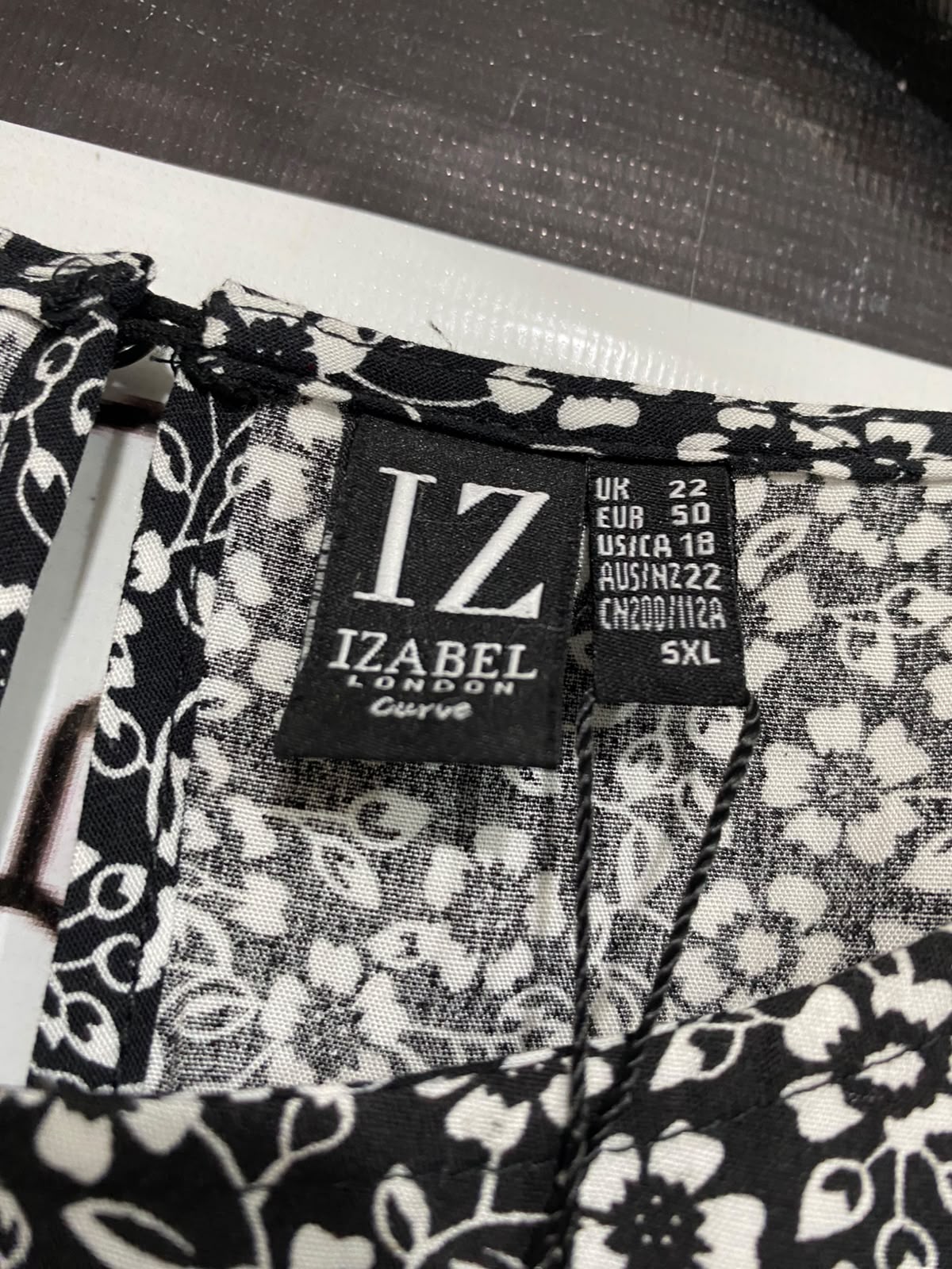 IZABEL |XL| BUST 24| A25| BLACK AND WHITE FLORAL PRINT MIDI DRESS