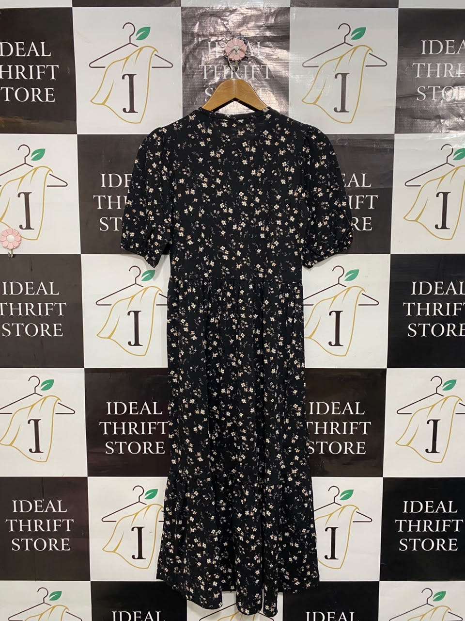 STARDIVARIUS |S| BUST 16| A25| BLACK DITSY FLORAL SHORT-SLEEVE MIDI DRESS