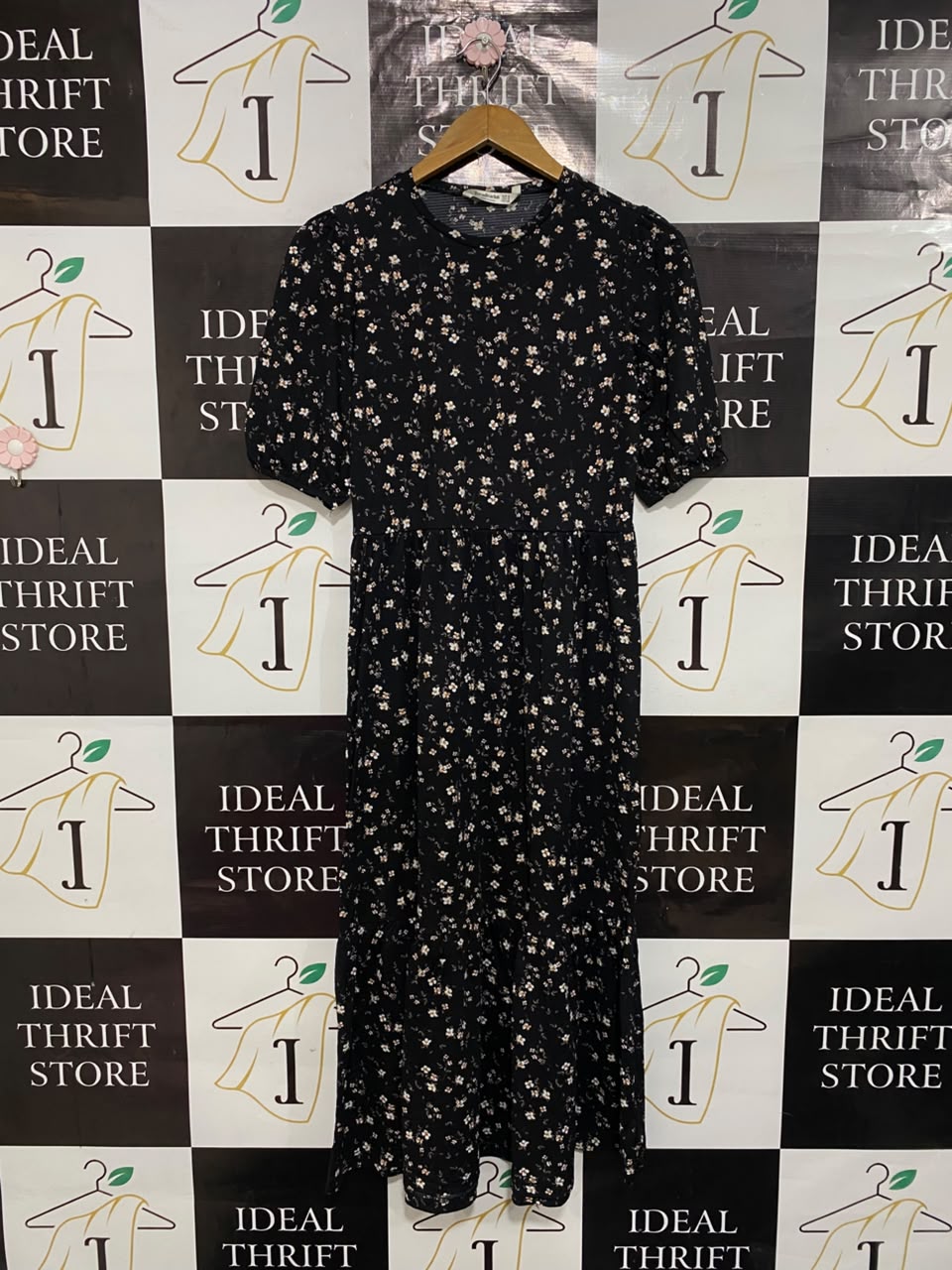 STARDIVARIUS |S| BUST 16| A25| BLACK DITSY FLORAL SHORT-SLEEVE MIDI DRESS