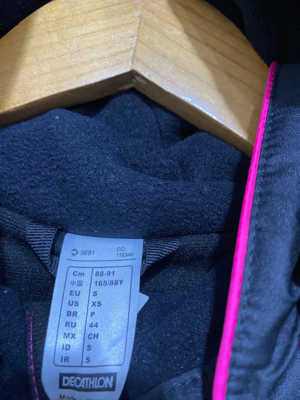 DECATHLON |L| BUST 20| B46| BLACK AND PINK HOODED ATHLETIC WINTER JACKET