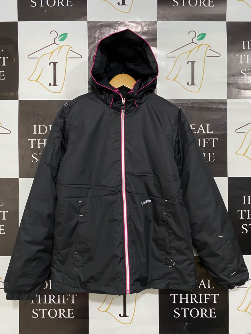 DECATHLON |L| BUST 20| B46| BLACK AND PINK HOODED ATHLETIC WINTER JACKET