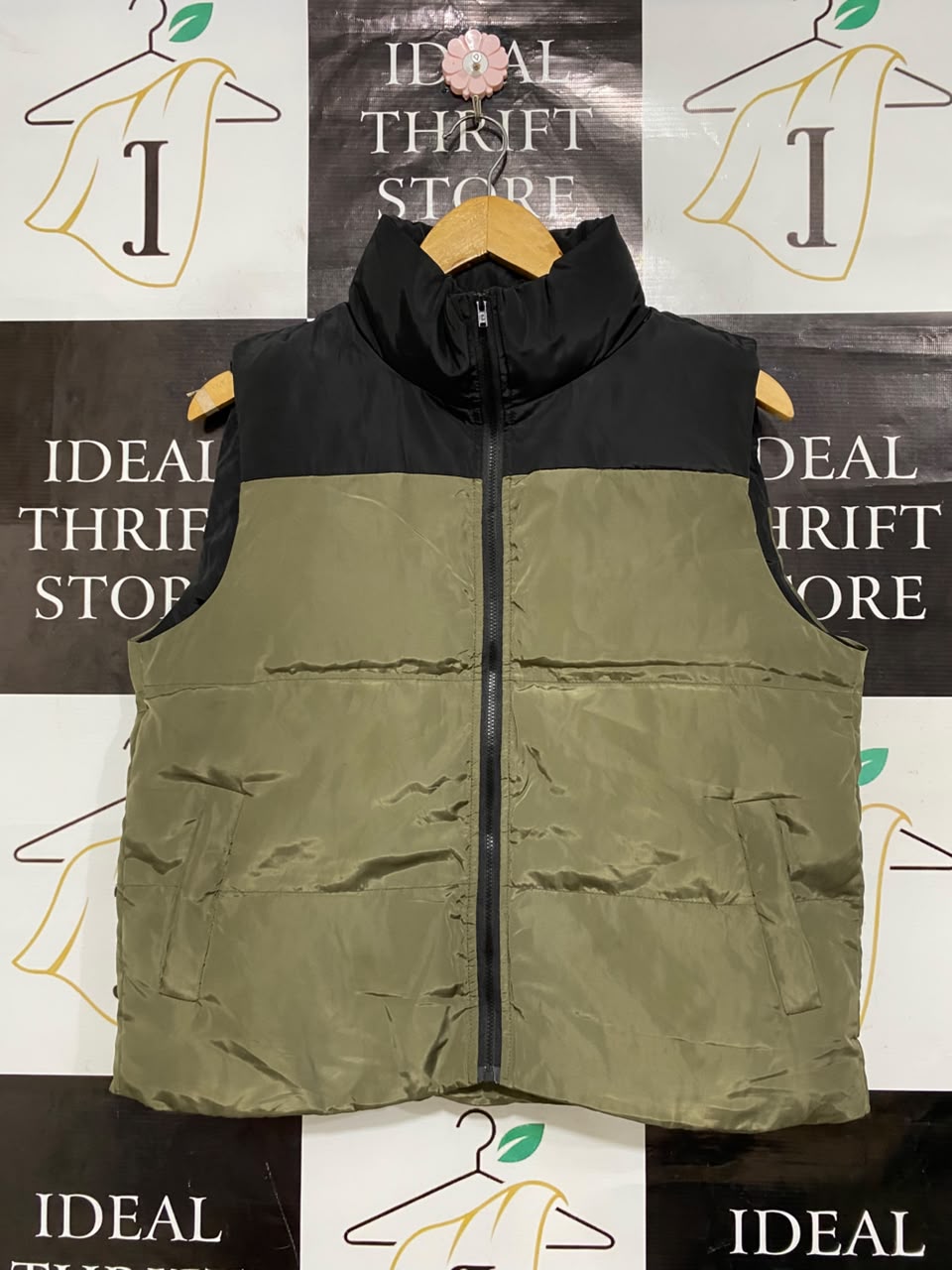 SHEIN |XS| BUST 21| B36| OLIVE GREEN AND BLACK COLORBLOCK QUILTED PUFFER VEST
