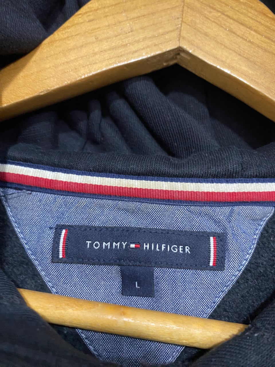 TOMMY HILFIGER |L| BUST 22| B36| CLASSIC BLACK LOGO HOODIE