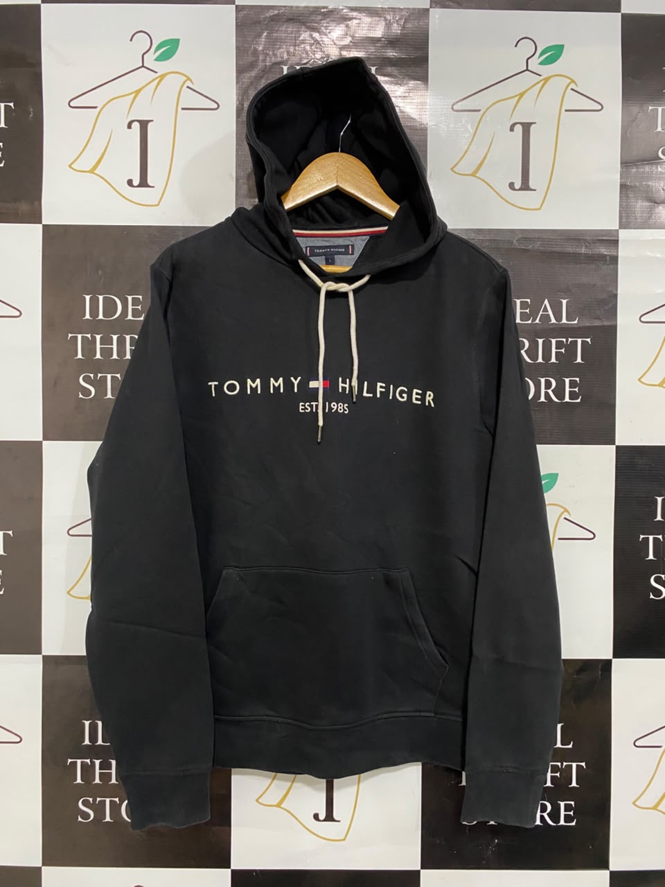 TOMMY HILFIGER |L| BUST 22| B36| CLASSIC BLACK LOGO HOODIE