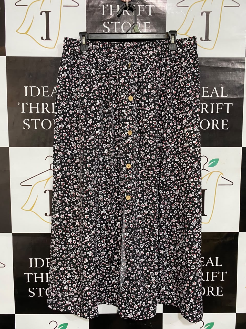 CURVZY |XL| WAIST 32| A24| BLACK DITSY FLORAL MIDI SKIRT WITH FRONT BUTTONS