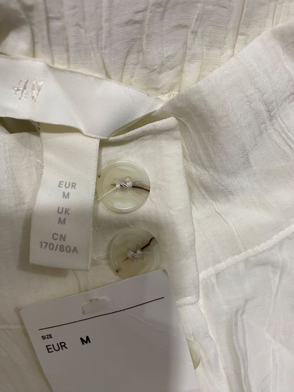 H&M |M| WAIST 29| A24| CREAM CRINKLE BUTTON-FRONT MIDI SKIRT
