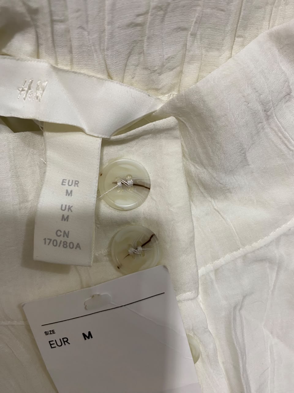 H&M |M| WAIST 29| A24| CREAM CRINKLE BUTTON-FRONT MIDI SKIRT