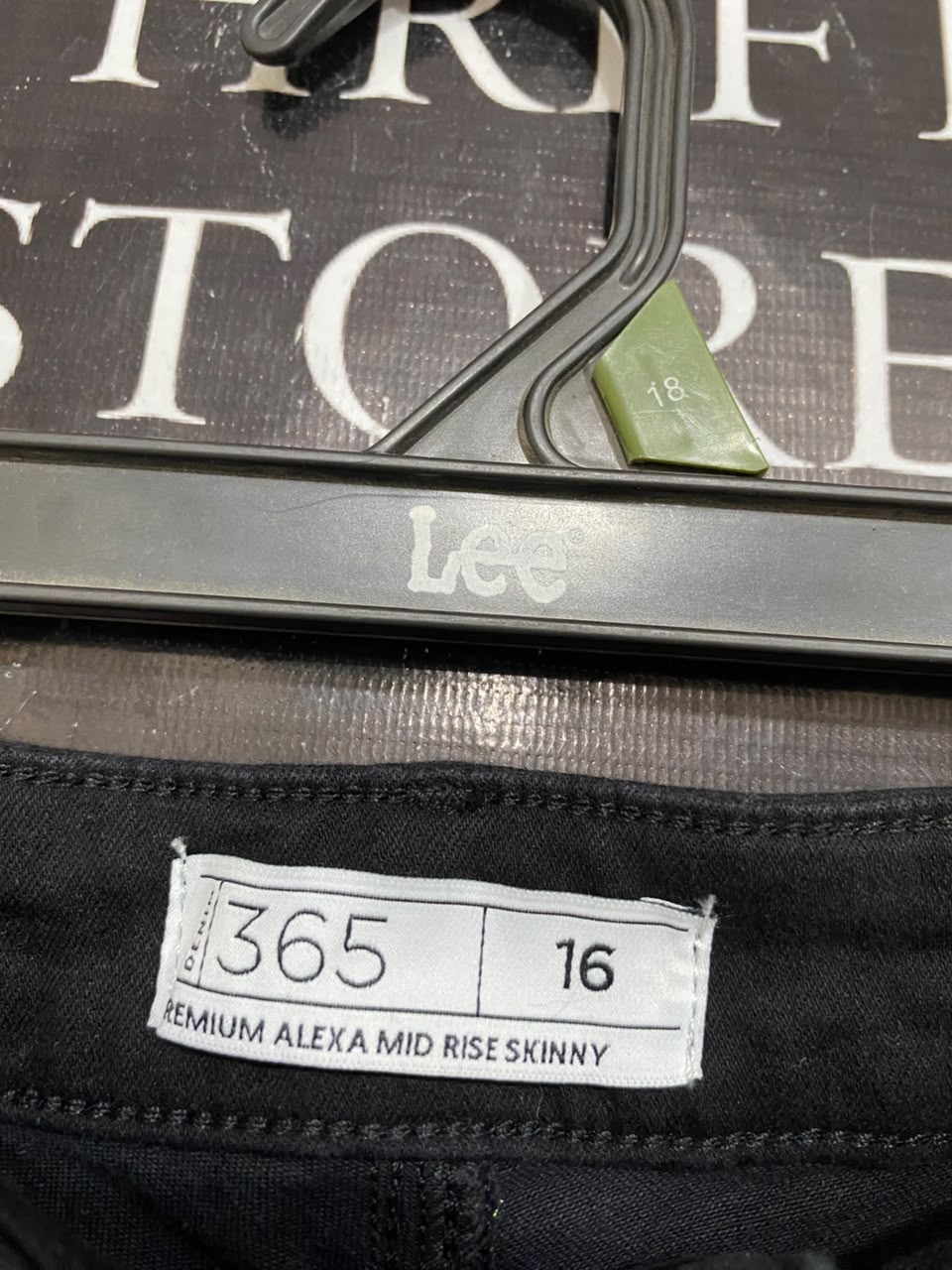 DENIM 365 |XL| WAIST 32| A24| BLACK SLIM-FIT JEANS WITH ZIP POCKETS