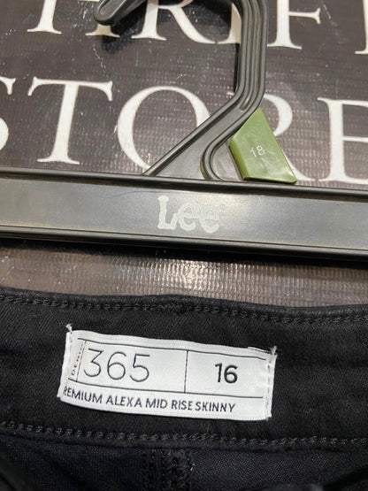 DENIM 365 |XL| WAIST 32| A24| BLACK SLIM-FIT JEANS WITH ZIP POCKETS