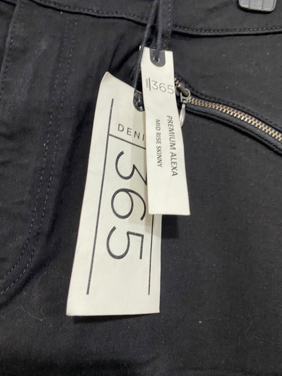 DENIM 365 |XL| WAIST 32| A24| BLACK SLIM-FIT JEANS WITH ZIP POCKETS