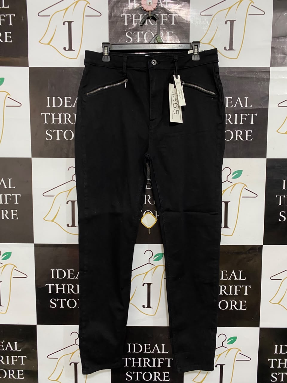 DENIM 365 |XL| WAIST 32| A24| BLACK SLIM-FIT JEANS WITH ZIP POCKETS