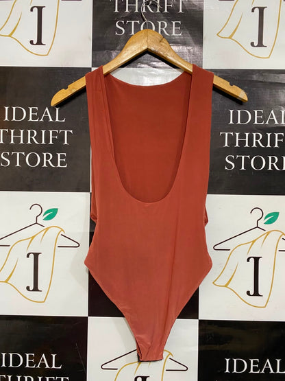 I SAW IT FIRST |XS| BUST 11| A24| TERRACOTTA SLEEVELESS BODYSUIT