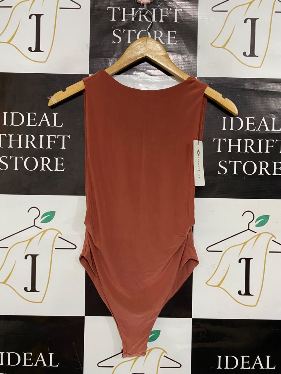 I SAW IT FIRST |XS| BUST 11| A24| TERRACOTTA SLEEVELESS BODYSUIT