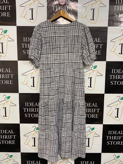 F&F |L| BUST 19| A24| BLACK AND WHITE GRID CHECK TIERED MIDI DRESS