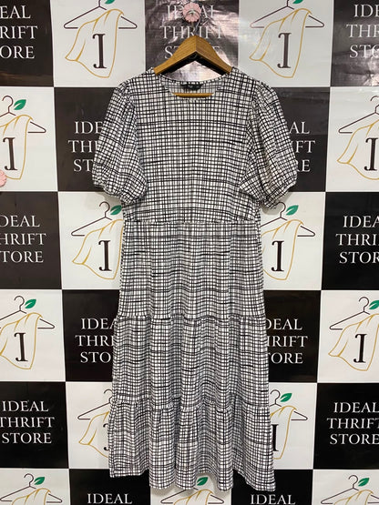 F&F |L| BUST 19| A24| BLACK AND WHITE GRID CHECK TIERED MIDI DRESS