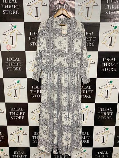 BENIN STYLE |M| BUST FREE| A26| BLACK AND WHITE PAISLEY PRINT LONG SLEEVE MAXI DRESS