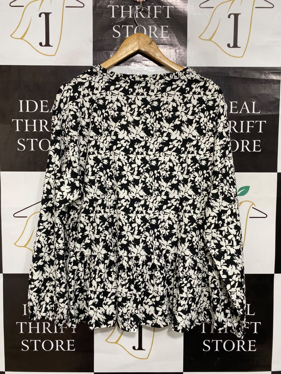 GEORGE |L| BUST 23| A26| BLACK AND WHITE FLORAL V-NECK PEPLUM LONG SLEEVE BLOUSE
