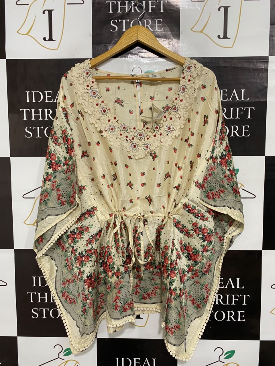 RIVER ISLAND |L| BUST FREE| A26| CREAM RED FLORAL LACE TRIM TIE WAIST PONCHO TOP