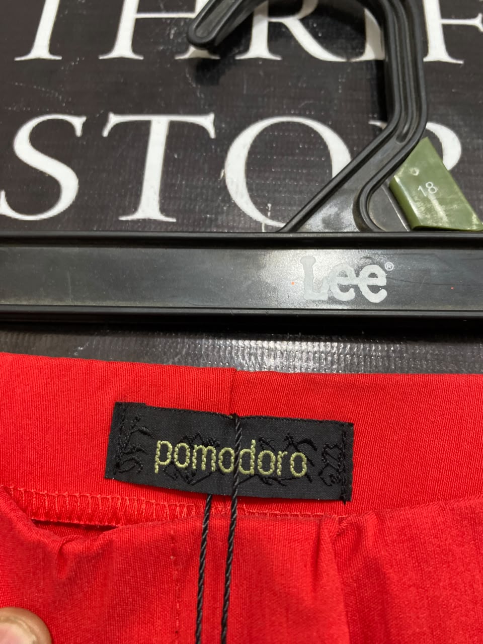 POMODORO |L| WAIST 30| A25| VIBRANT RED HIGH-WAISTED CROPPED TROUSERS