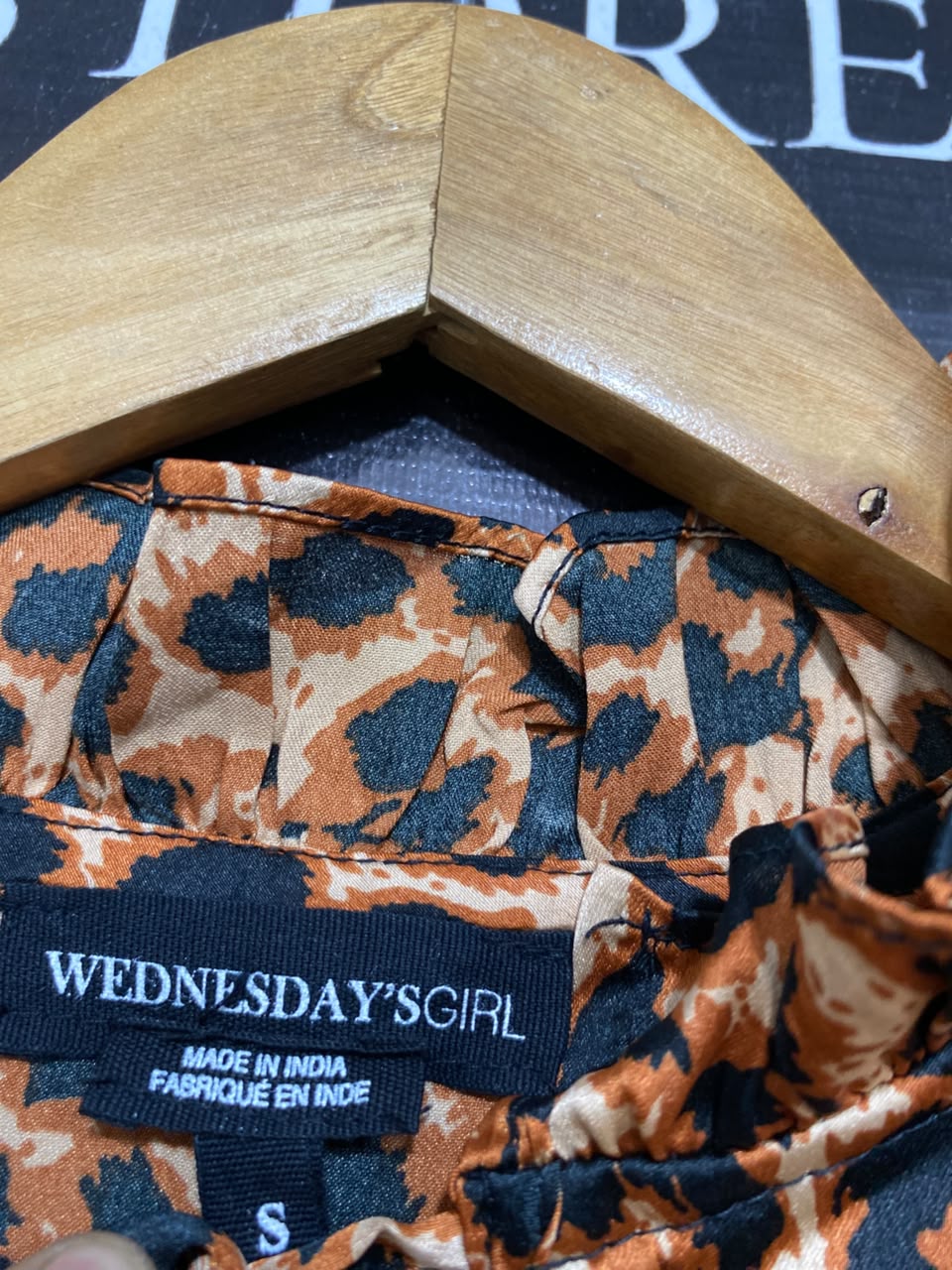 WEDNESDAYS GIRL |S| BUST 19| A25| LEOPARD ANIMAL PRINT RUFFLED NECKLINE LONG SLEEVE MIDI DRESS