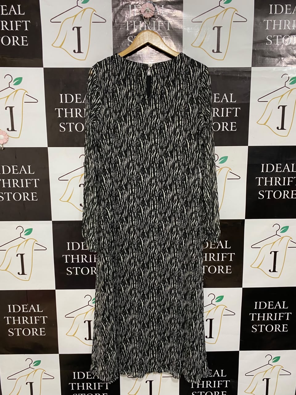 DOROTHY PERKINS |M| BUST 18| A25| BLACK AND WHITE ABSTRACT ANIMAL PRINT LONG SLEEVE MIDI DRESS