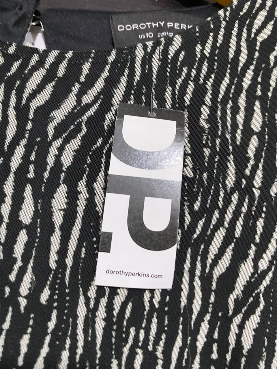 DOROTHY PERKINS |M| BUST 18| A25| BLACK AND WHITE ABSTRACT ANIMAL PRINT LONG SLEEVE MIDI DRESS