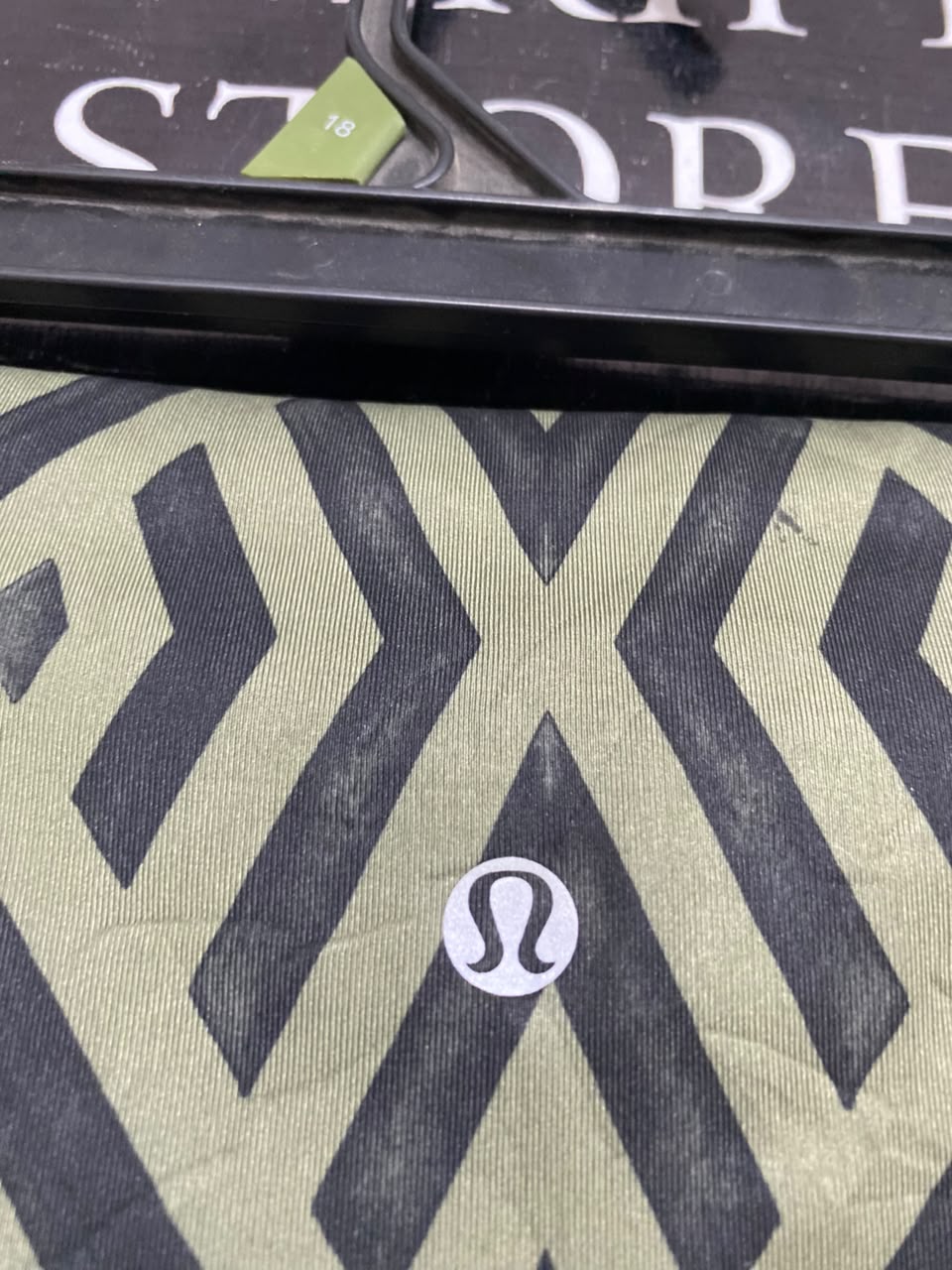 LULULEMON |L| WAIST 30| WOMEN'S HIGH-WAISTED OLIVE GREEN & BLACK GEOMETRIC / TRIBAL PRINT LEGGINGS