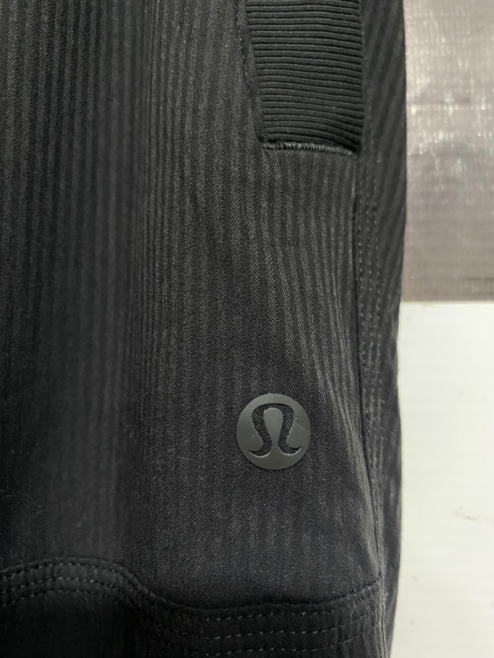 LULULEMON |M| WAIST 28| WOMEN'S HIGH-WAISTED BLACK DRAWSTRING CARGO PANTS WITH FLAP POCKETS