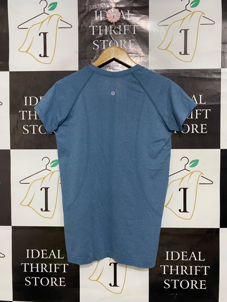 LULULEMON | M| BUST 17| WOMEN'S SWIFTLY TECH SHORT SLEEVE BLUE STRIPED WORKOUT SHIRT - ATHLETIC GYM TOP