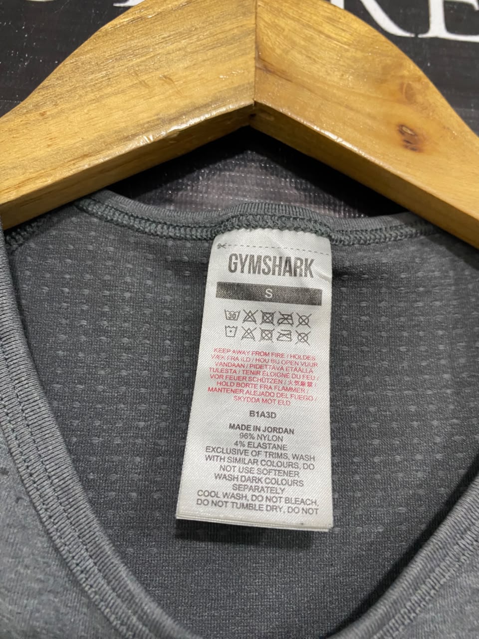 GYMSHARK |S| BUST 13| WOMEN'S VITAL SEAMLESS LONG SLEEVE CROPPED TOP - CHARCOAL GREY WORKOUT SHIRT