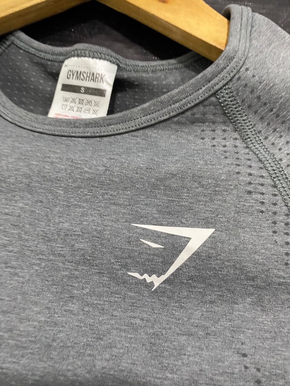 GYMSHARK |S| BUST 13| WOMEN'S VITAL SEAMLESS LONG SLEEVE CROPPED TOP - CHARCOAL GREY WORKOUT SHIRT