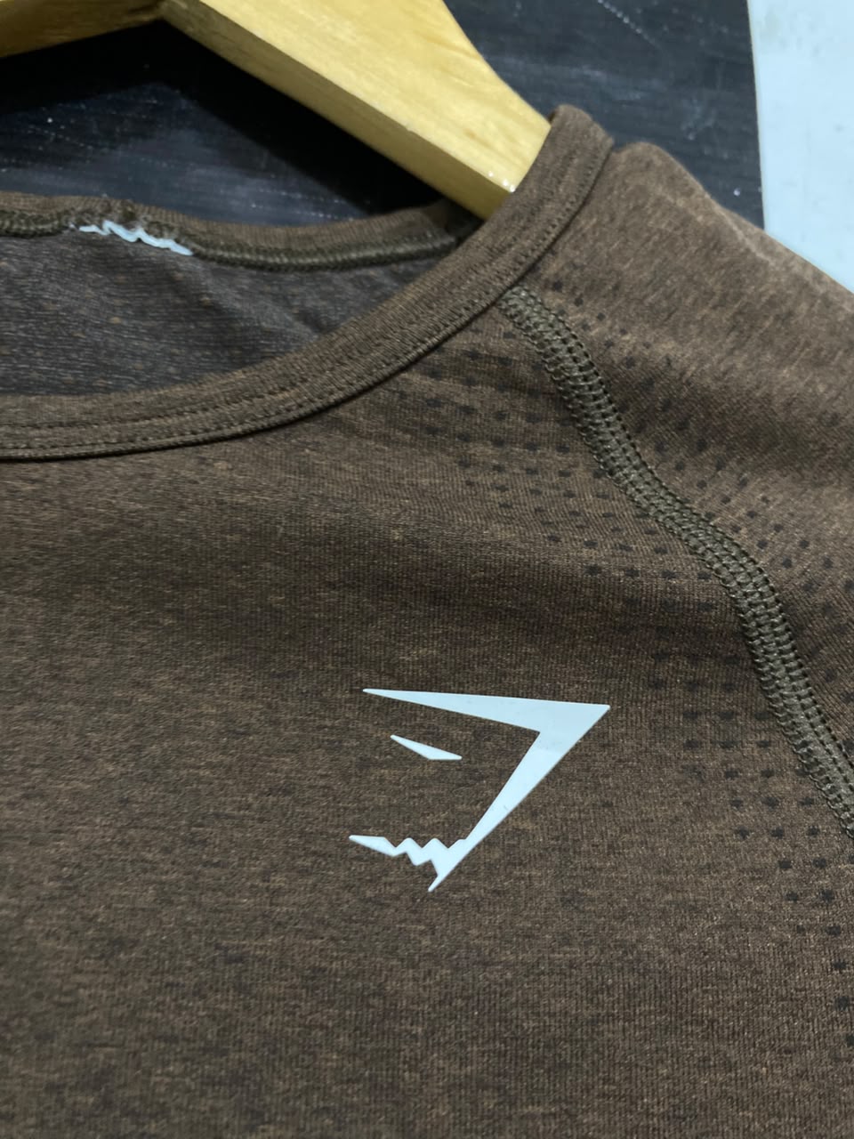 GYMSHARK | M| BUST 14| BROWN WORKOUT SHIRT WITH THUMBHOLES