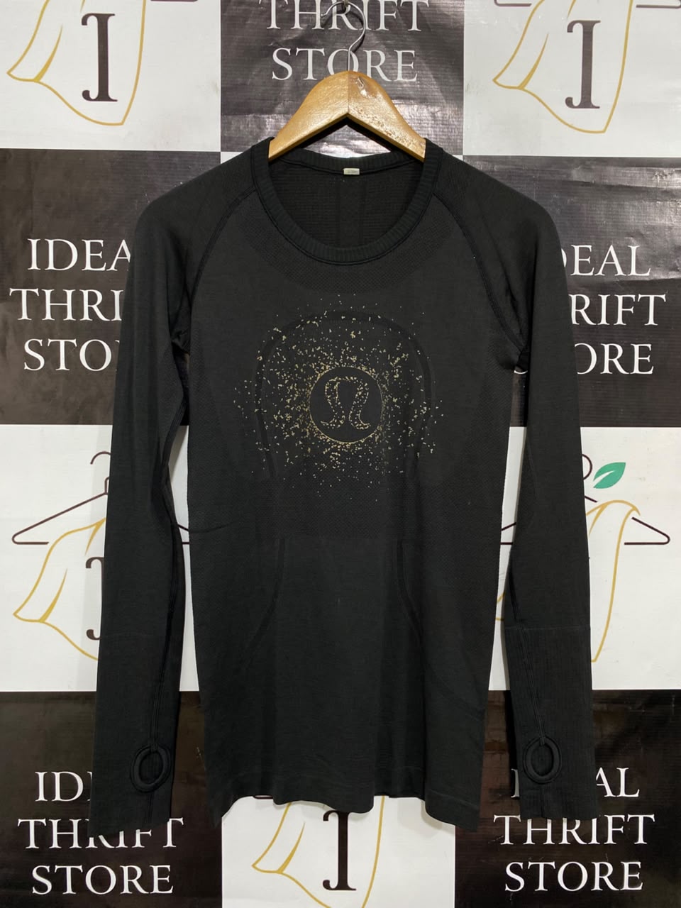 LULULEMON |S| BUST 15| SWIFTLY TECH LONG SLEEVE SHIRT - BLACK WITH GOLD SPARKLE LOGO & THUMBHOLES