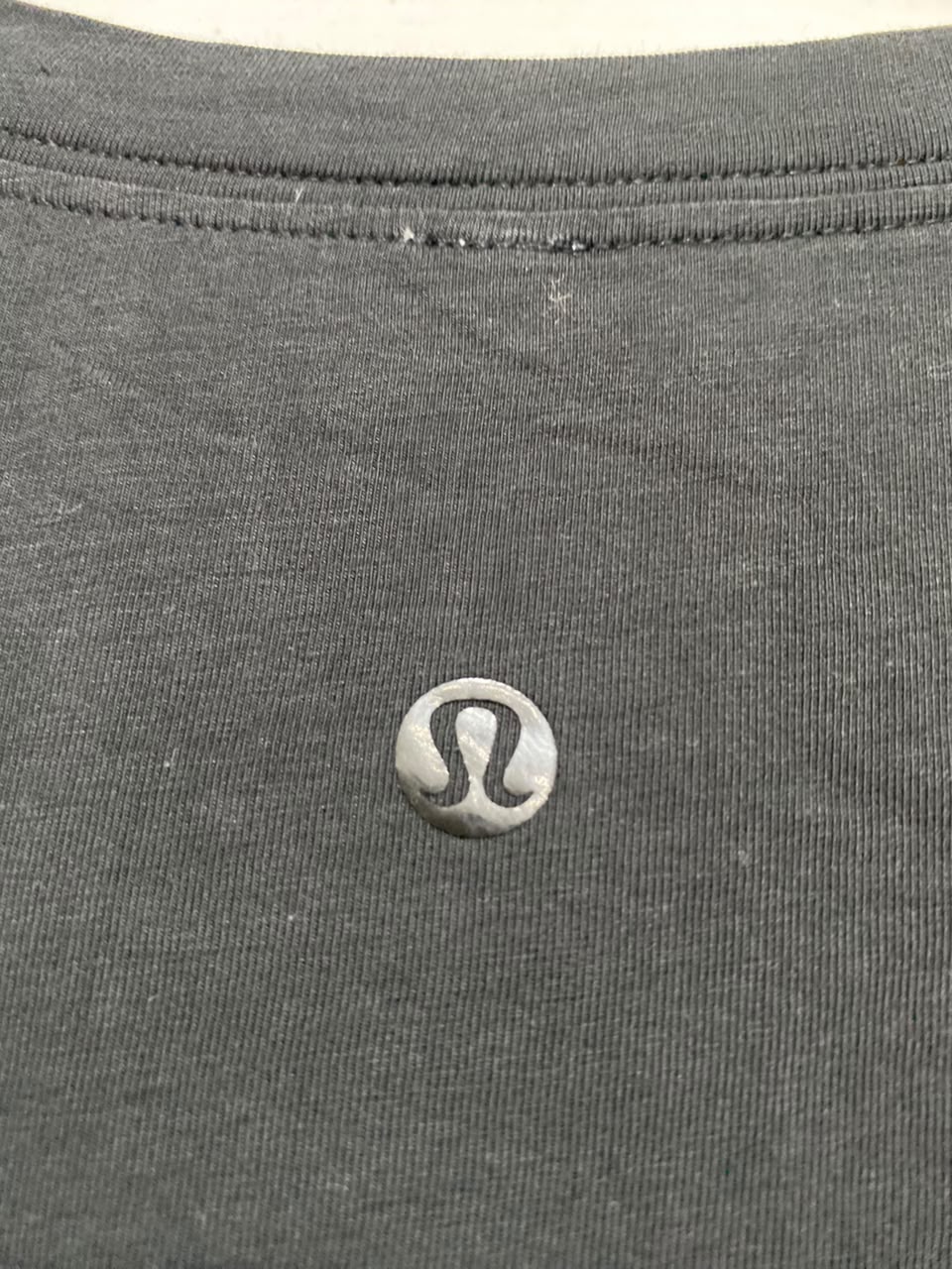 LULULEMON | L| BUST 18| LOVE V-NECK SHORT SLEEVE SHIRT - BLACK CASUAL ATHLEISURE T-SHIRT