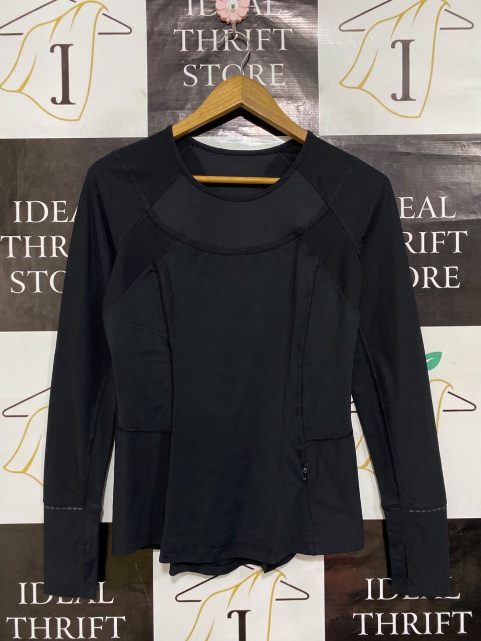 LULULEMON |M| BUST 16| BLACK WORKOUT SHIRT WITH THUMBHOLES & ZIP POCKET