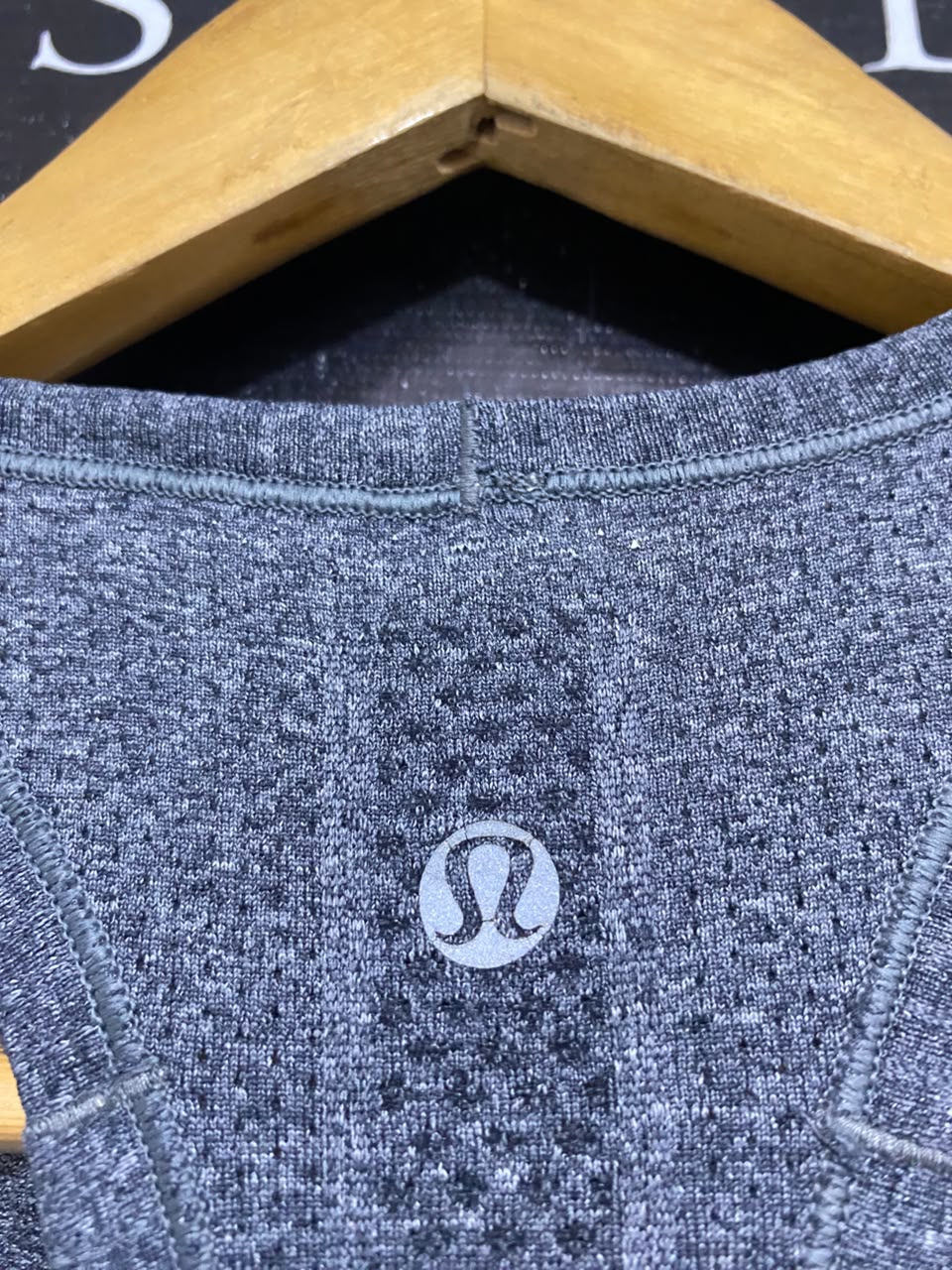 LULULEMON |M| BUST 16| HEATHERED DARK GREY CHARCOAL WORKOUT SHIRT